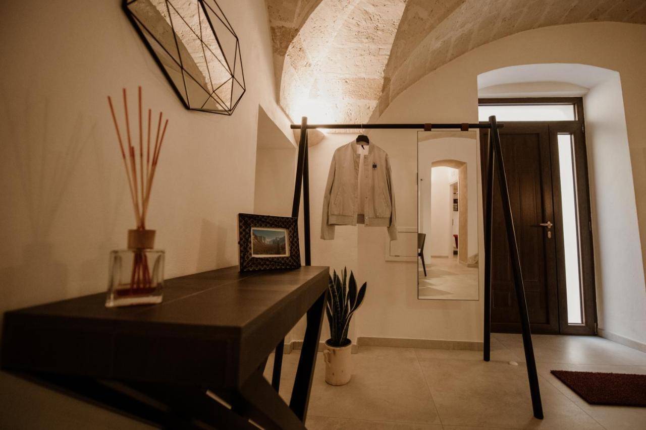 Pacuvius Home Suite B&B Brindisi Bagian luar foto