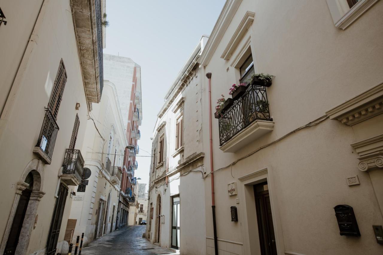 Pacuvius Home Suite B&B Brindisi Bagian luar foto