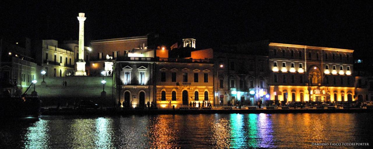 Pacuvius Home Suite B&B Brindisi Bagian luar foto