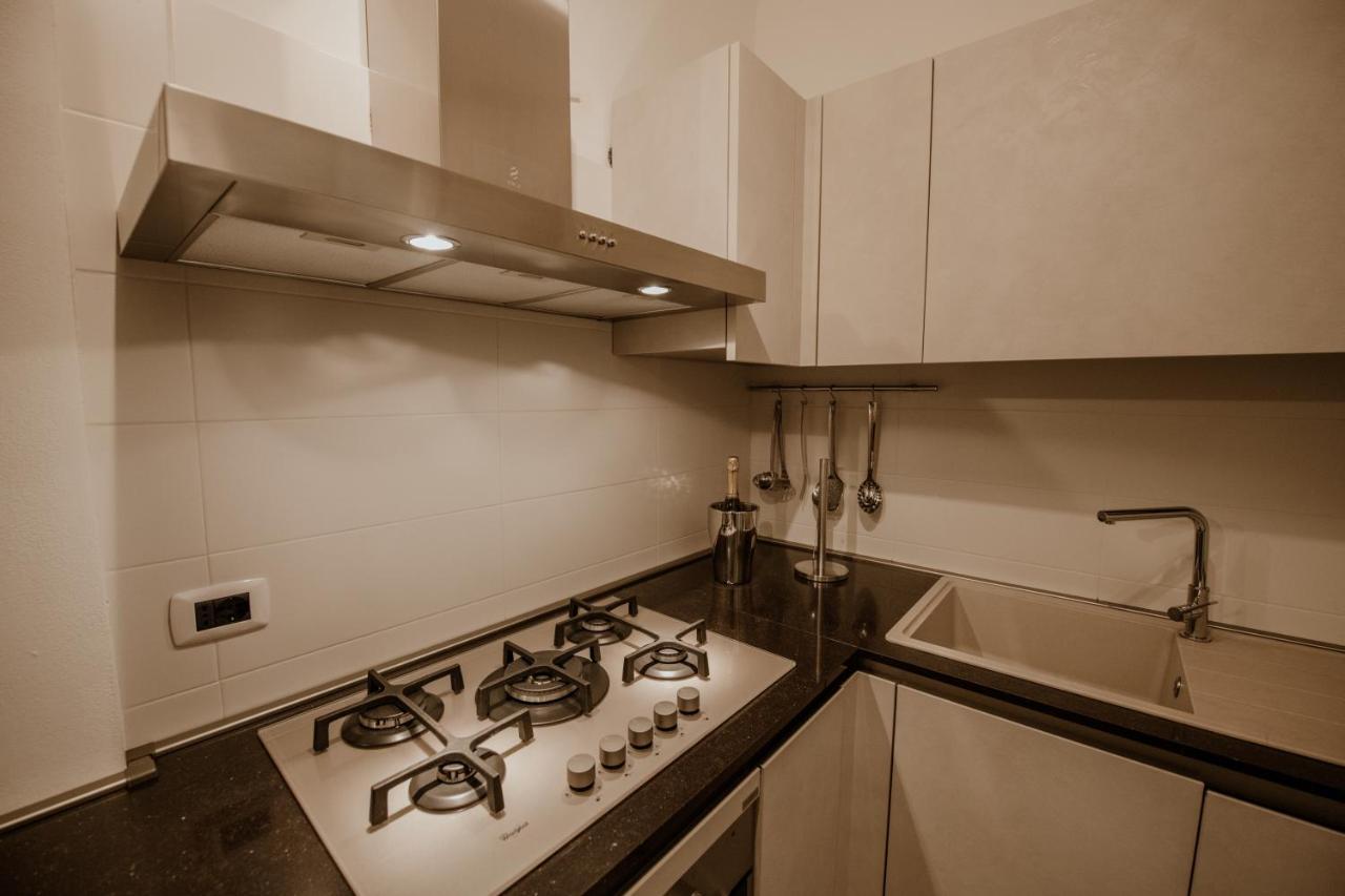 Pacuvius Home Suite B&B Brindisi Bagian luar foto