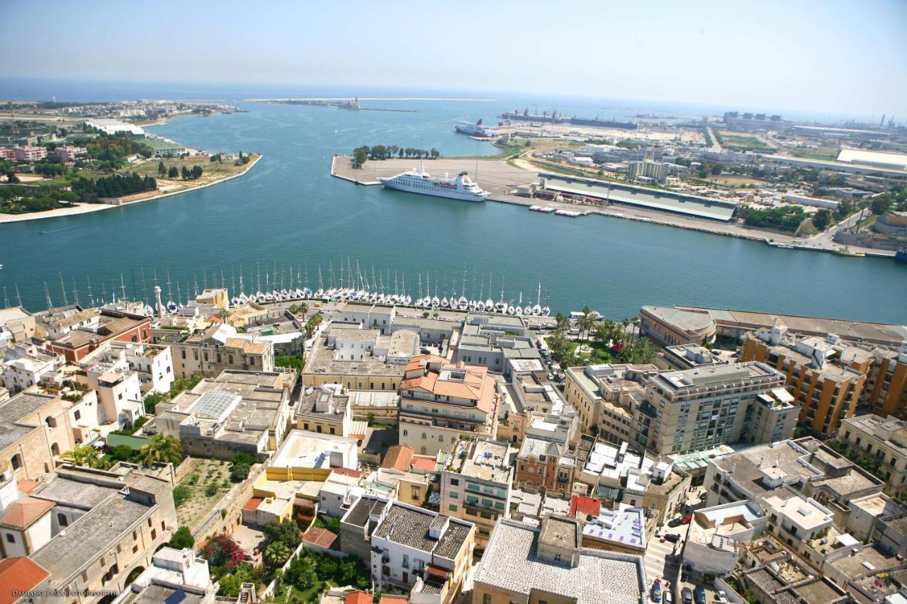Pacuvius Home Suite B&B Brindisi Bagian luar foto