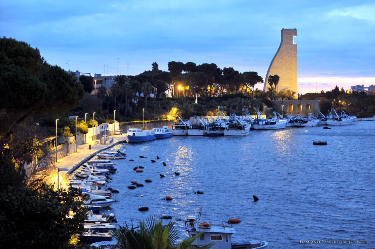Pacuvius Home Suite B&B Brindisi Bagian luar foto