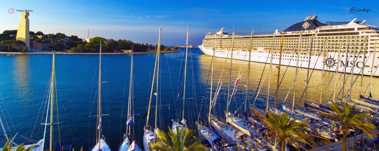 Pacuvius Home Suite B&B Brindisi Bagian luar foto